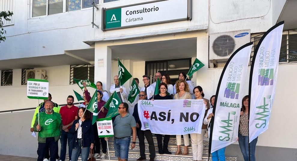 Los facultativos se rebelan contra las condiciones de insalubridad en las que trabajan en el consultorio médico de Cártama