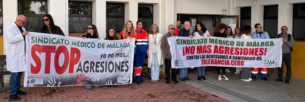 Una paciente golpea con una muleta en el pecho a un médico en el Centro de Salud de Torrox